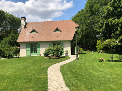 罗莉吉维尼酒店主图