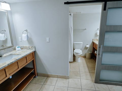 鹦鹉螺酒店主图