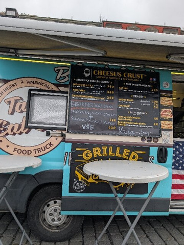 Naplavka农夫市场-布拉格必去景点