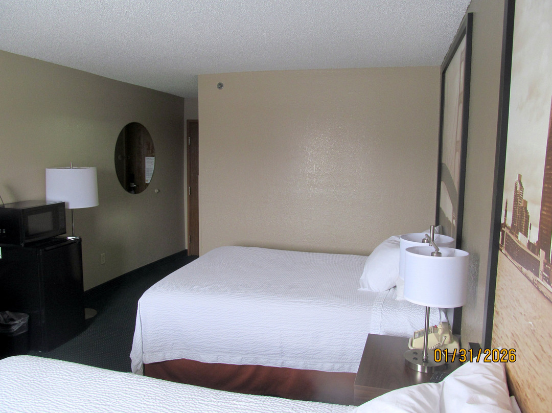 爱奥尼亚温德姆速8酒店主图