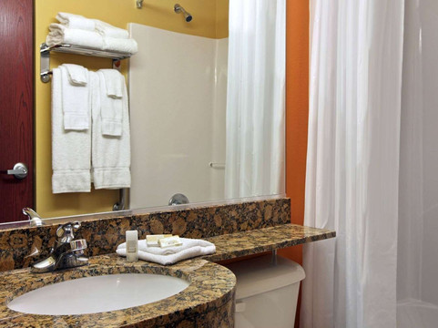 安德森-克莱姆森温德姆麦客达套房酒店