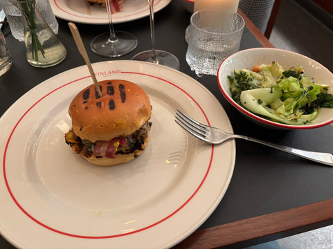 Vinland Brasserie, Ambassaden