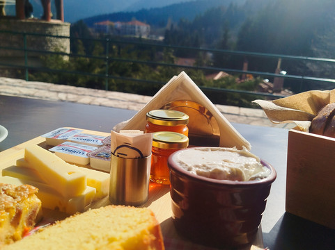 特佩特里纳酒店主图