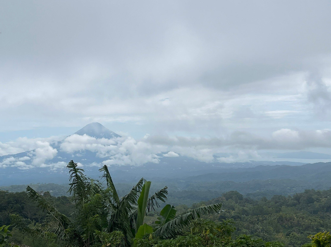 Lucky Tour and Travel - Manado Driver Guide-比通必去景点