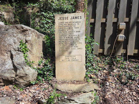 Lost River Cave-鲍灵格林必去景点