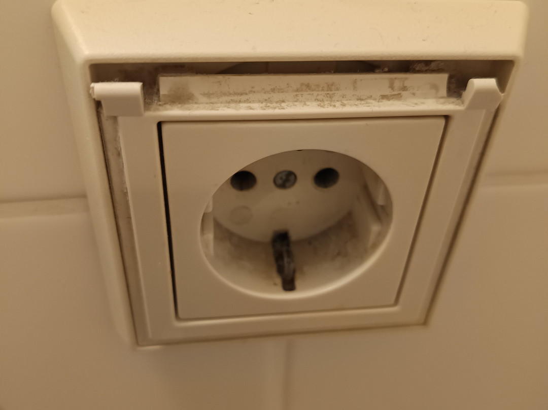 湖边Spa酒店主图