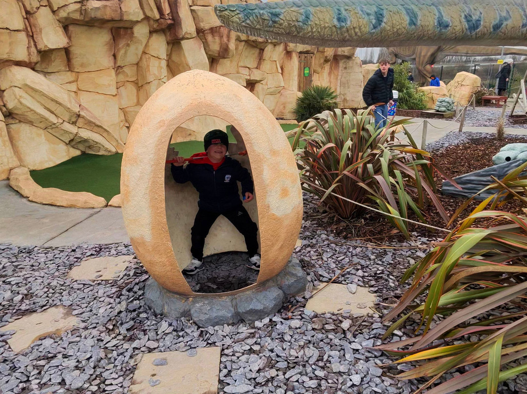 Dino Falls Adventure Golf-Trafford Park必去景点