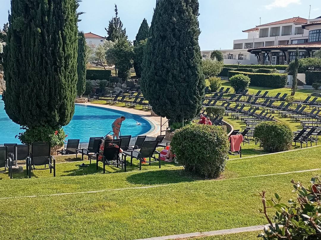 日出村海滩酒店主图