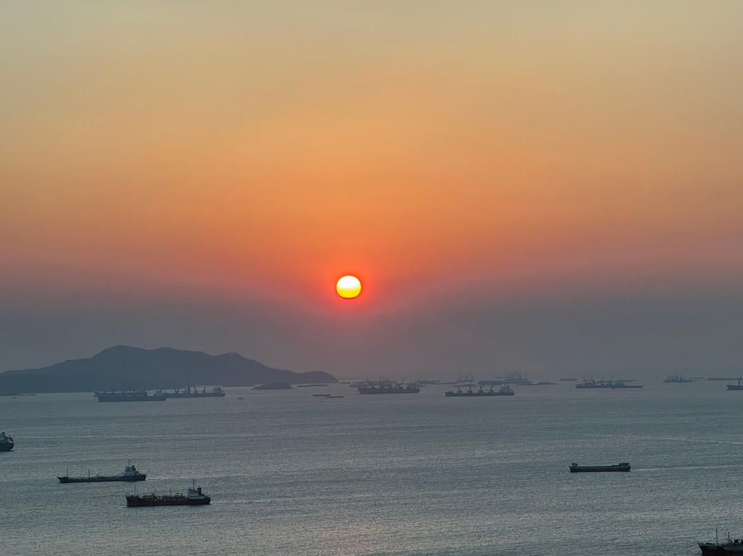 是拉差滨海湾诺富特酒店