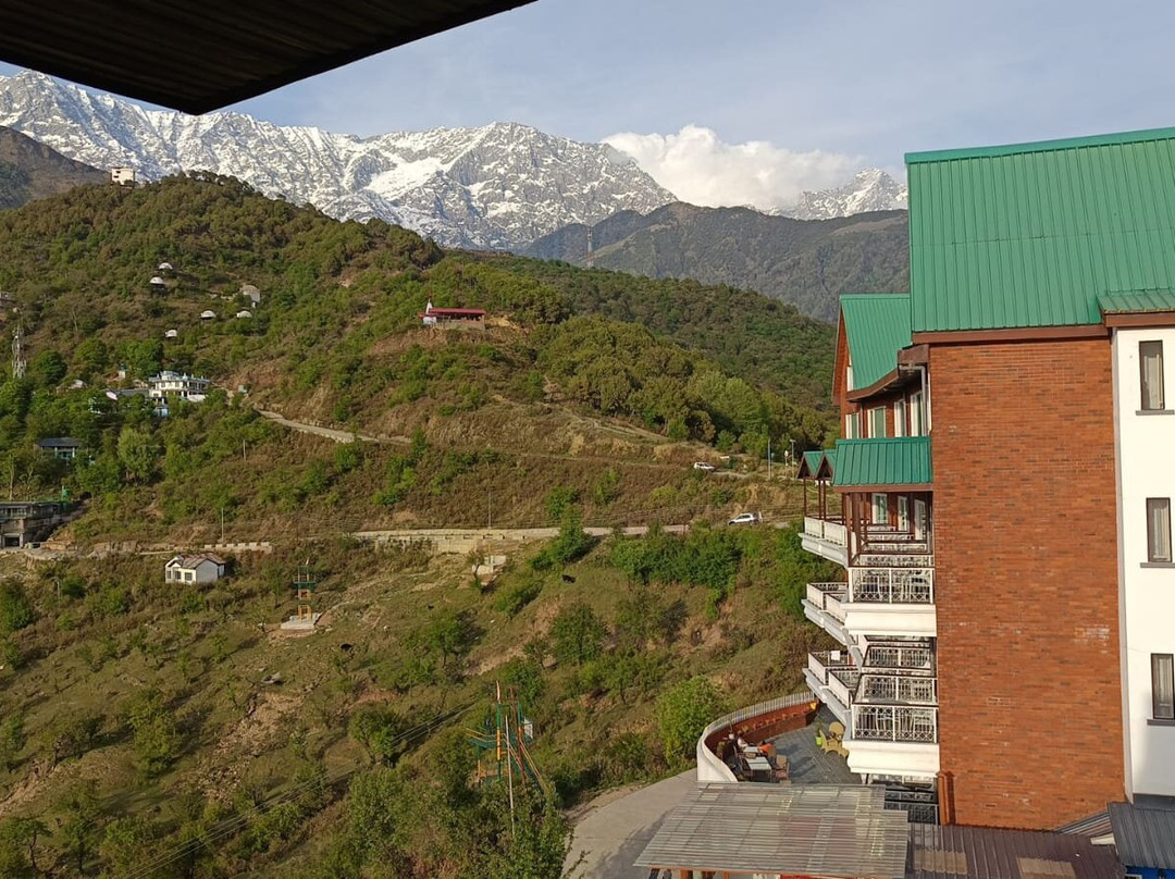 胡斯塔高山度假酒店主图