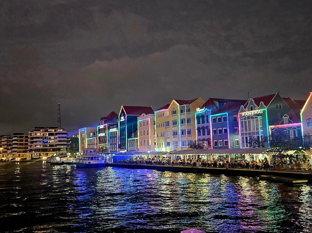 艾玛女王浮桥-威廉斯塔德必去景点