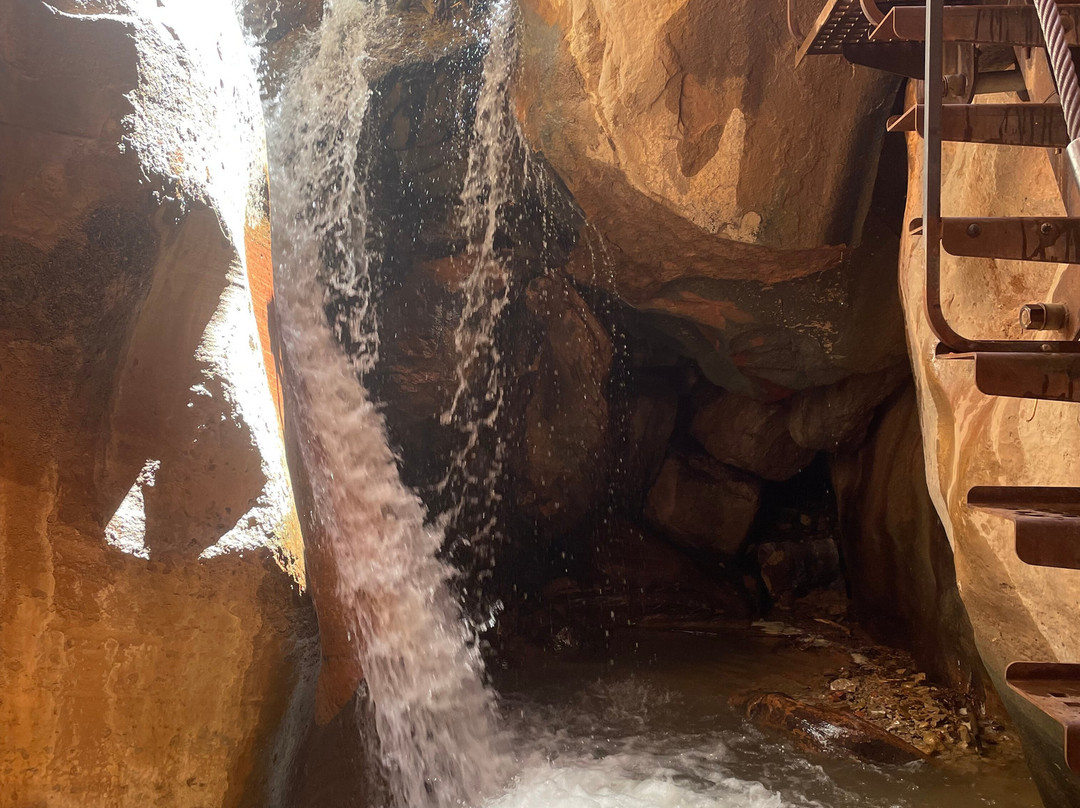 Kanarra Falls-Kanarraville必去景点