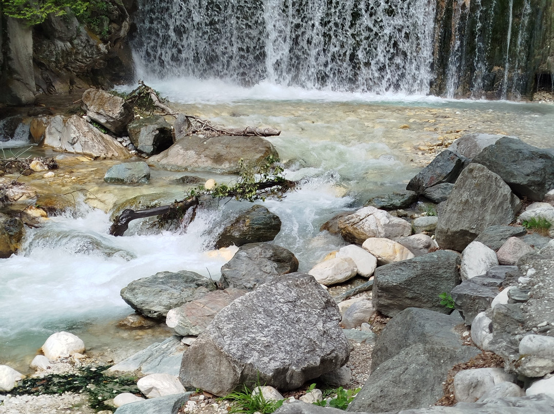Waterfalls in Loutraki Aridaias-Loutraki必去景点
