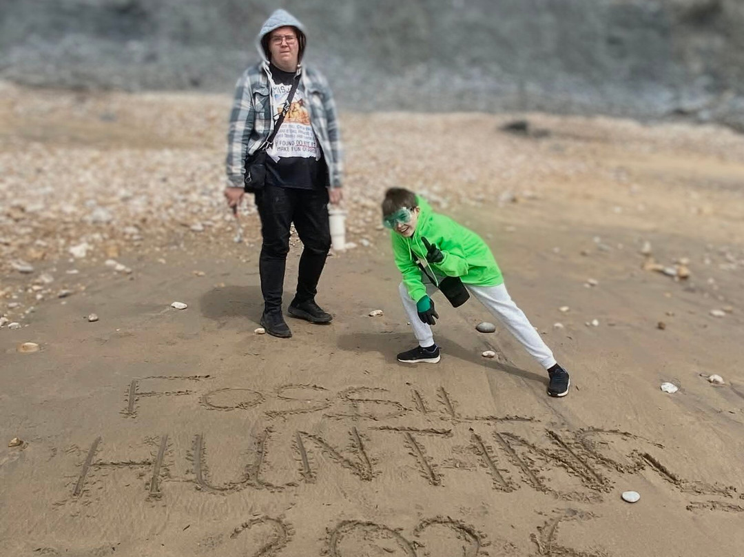 Jurassic Coast Guides-Charmouth必去景点