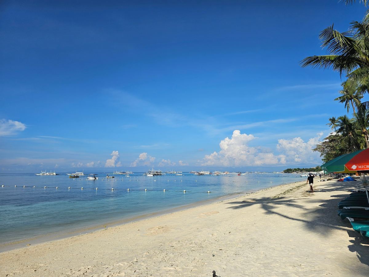 阿罗纳海滩赫纳度假村-旅行者