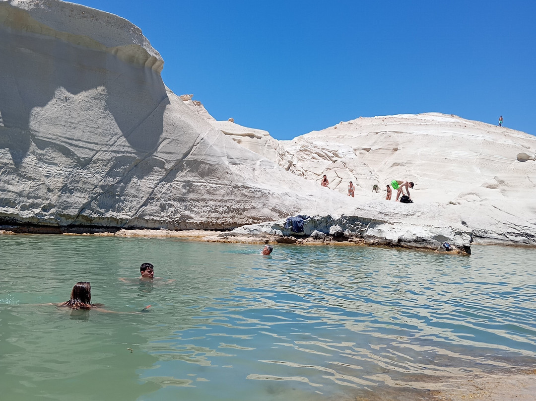 Sarakiniko Beach-米洛斯岛必去景点
