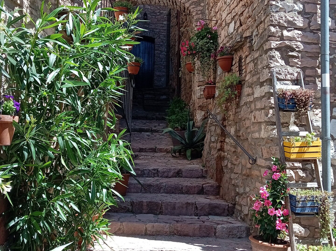 Borgo Antico di Colle Pino-Spello必去景点