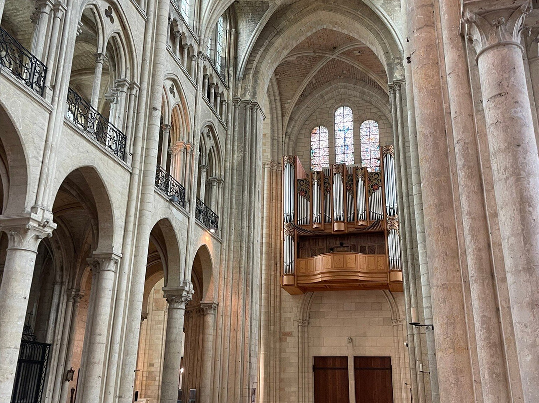 Noyon Cathedral and Library-Noyon必去景点