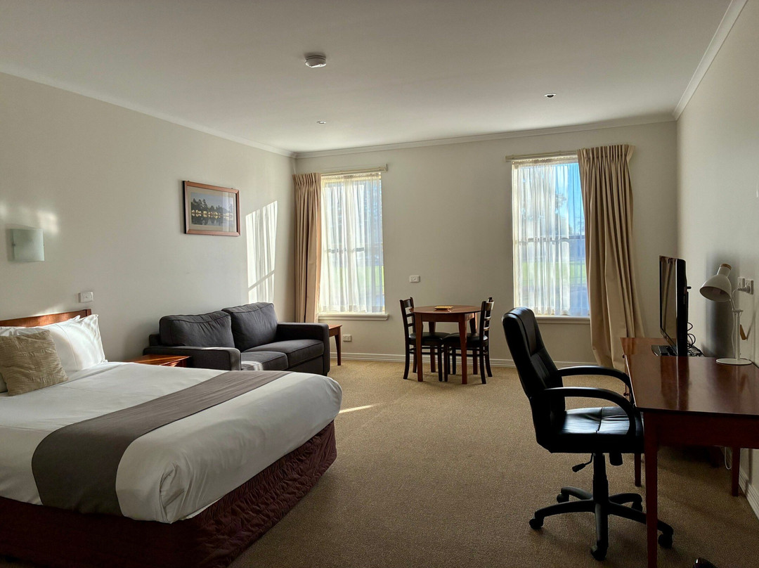 巴拉瑞特湖旅馆主图