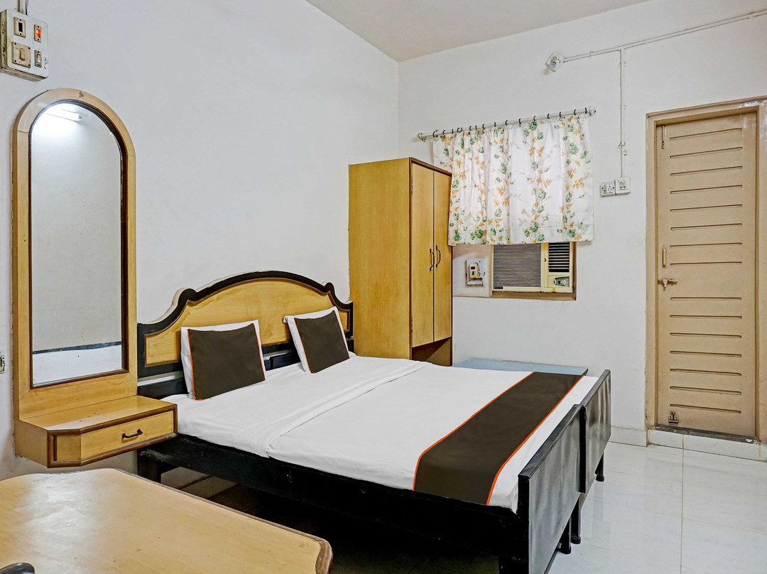 Super OYO Collection O Thakkar Lodge