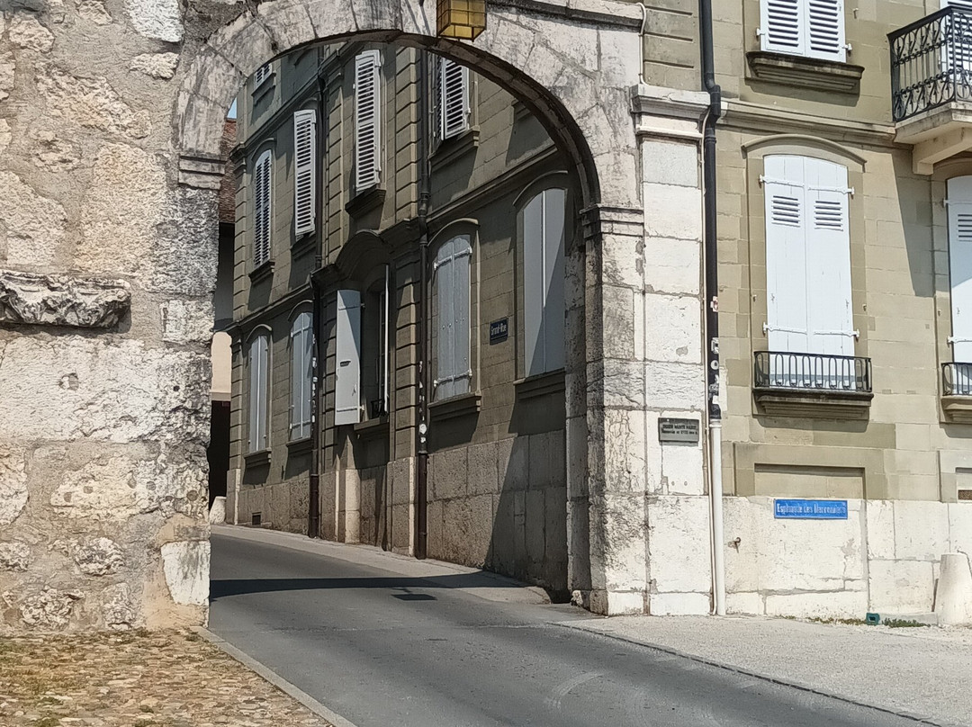 Porte Sainte Marie-尼永必去景点