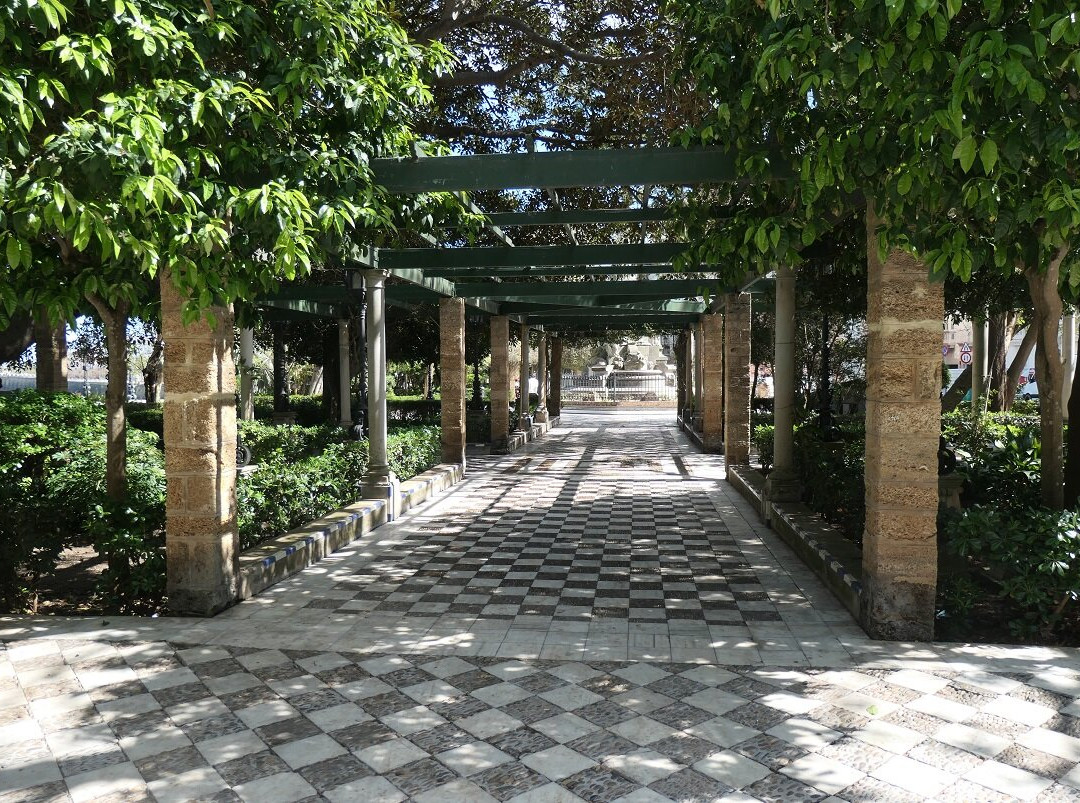 Alameda Apodaca-加的斯市必去景点