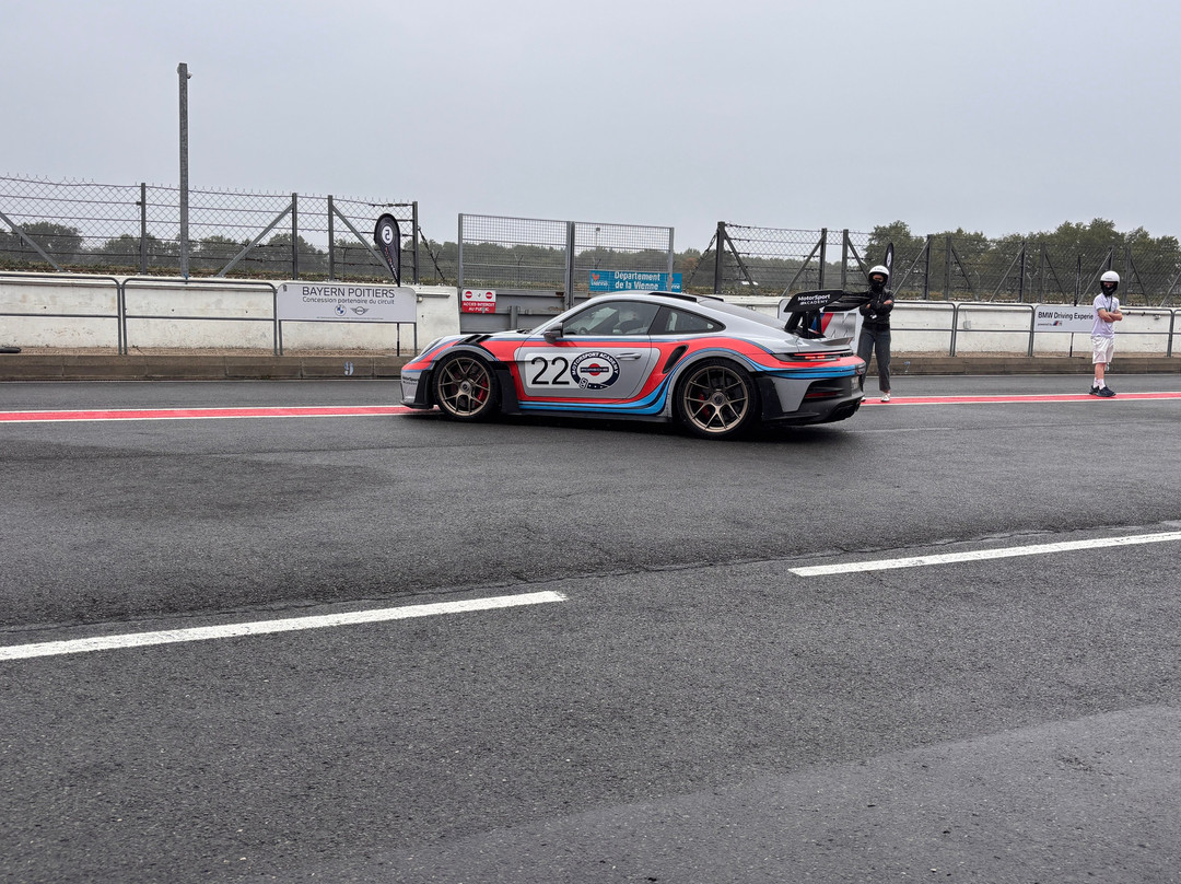 Motorsport Academy - Circuit du Val de Vienne-Le Vigeant必去景点