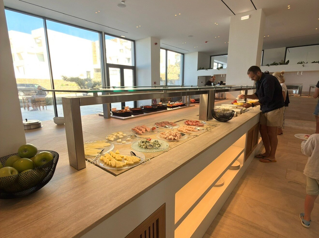 提诺斯海滩酒店主图
