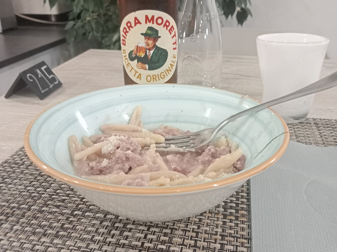 金色帆船酒店主图