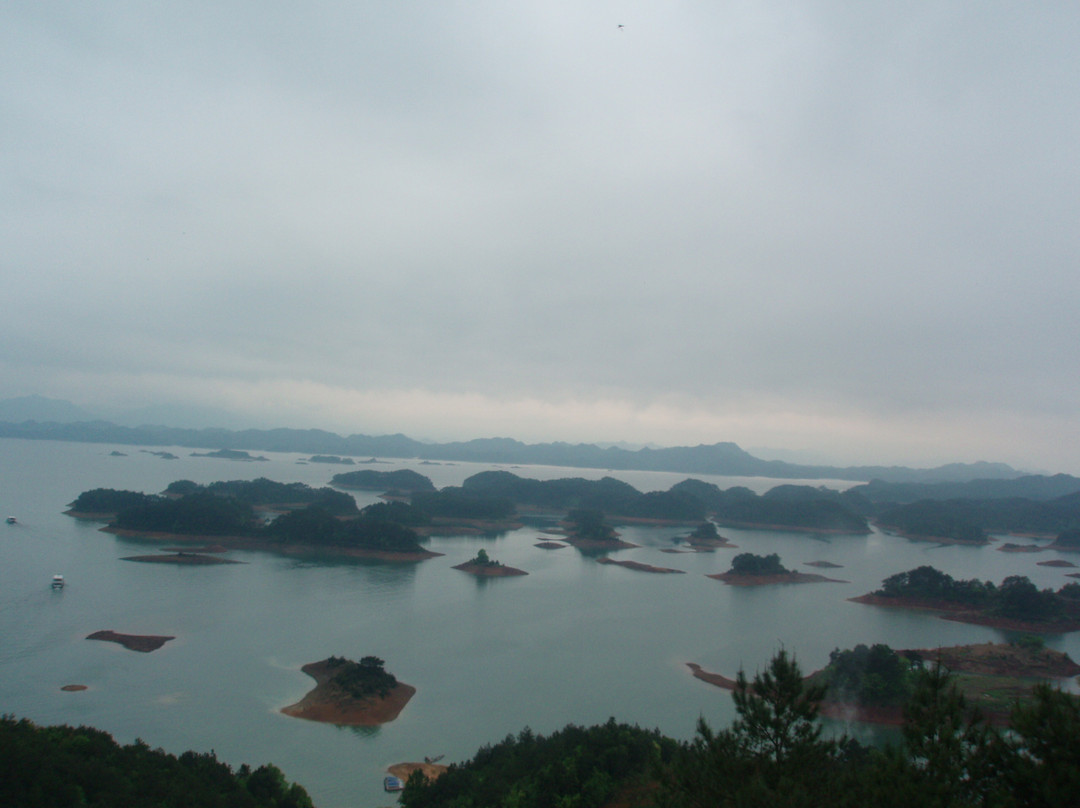千岛湖金峰峡谷漂流景区