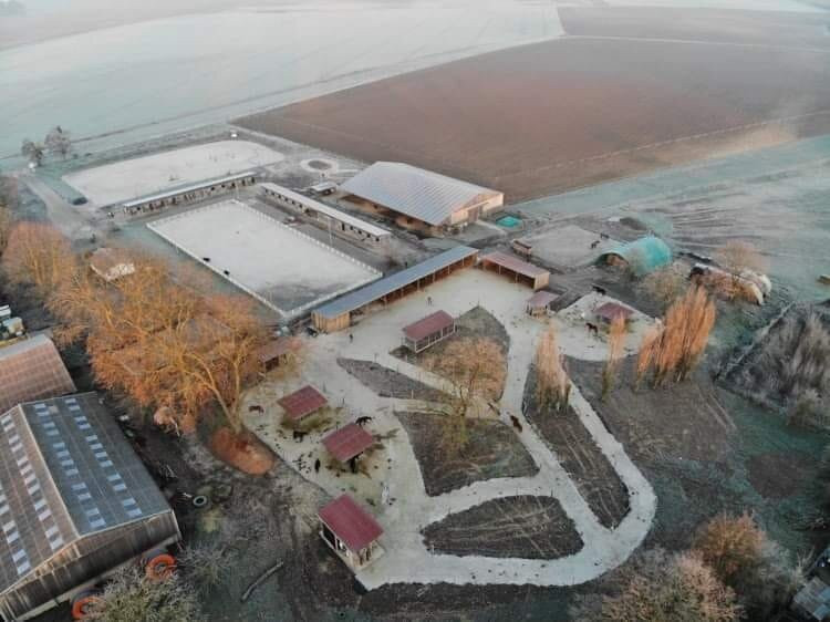 Les Ecuries des Platanes