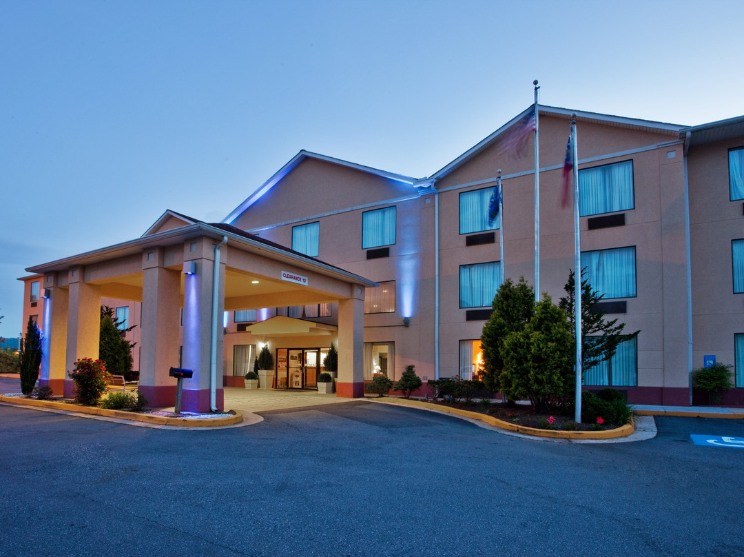 Young Harris酒店住宿-Holiday Inn Express & Suites Hiawassee By IHG