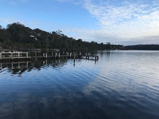 Lakeside Drive Walking Track景点图片