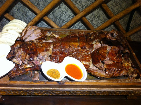 九十九顶毡房主图