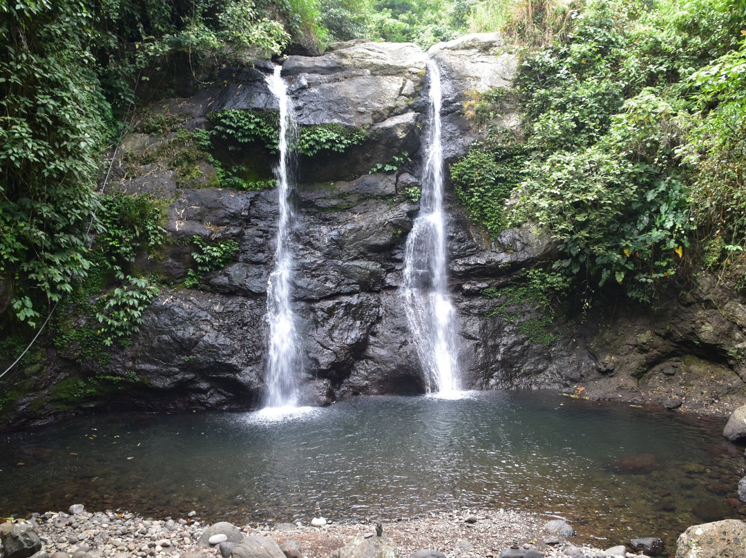 Juwuk Manis Waterfall景点图片