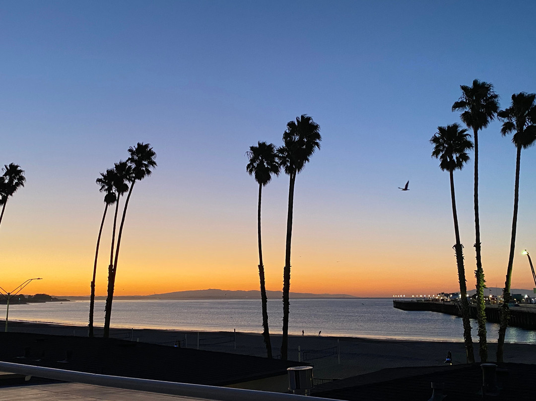 海滩街套房酒店主图