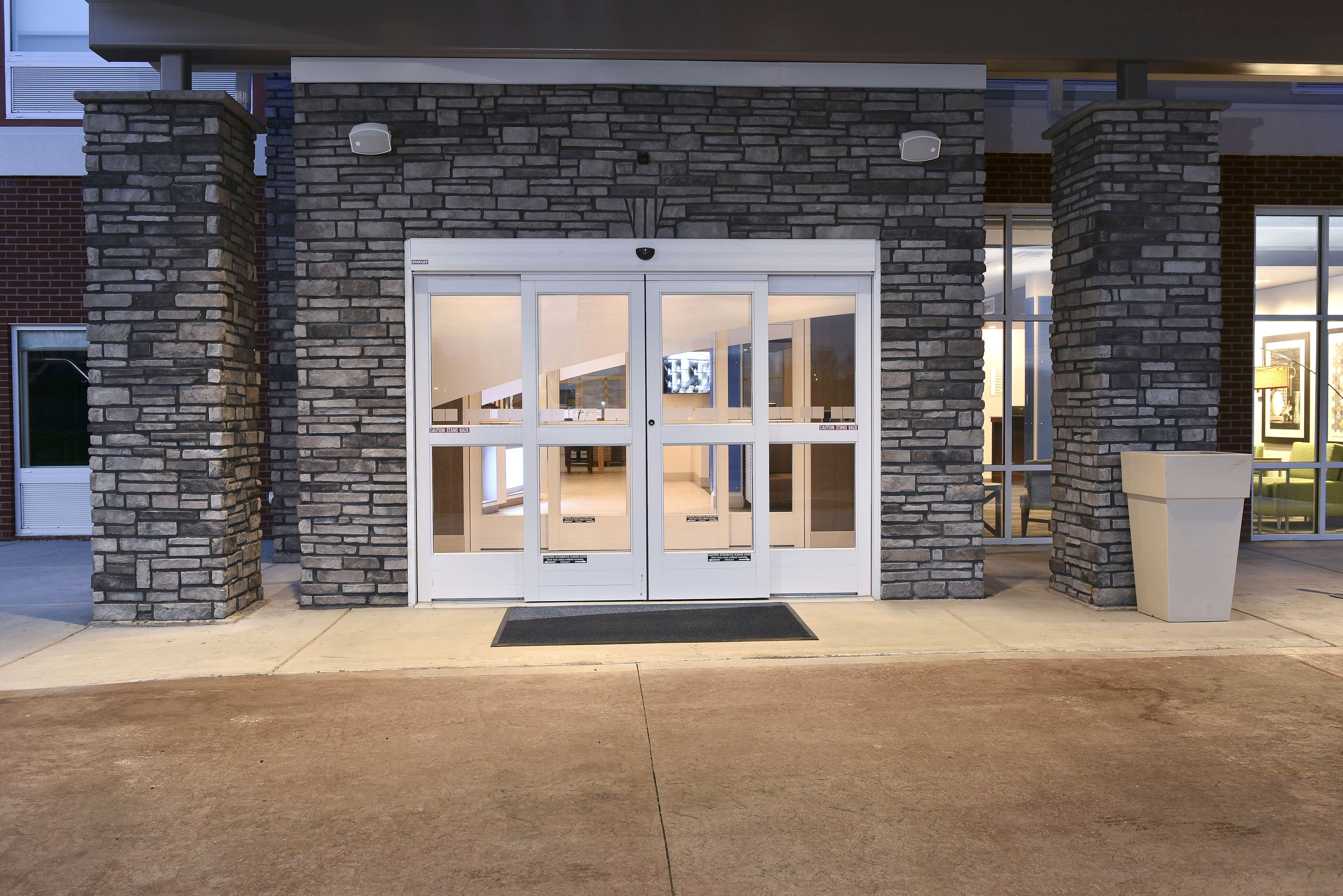 Holiday Inn Express & Suites Madisonville By IHG-官方