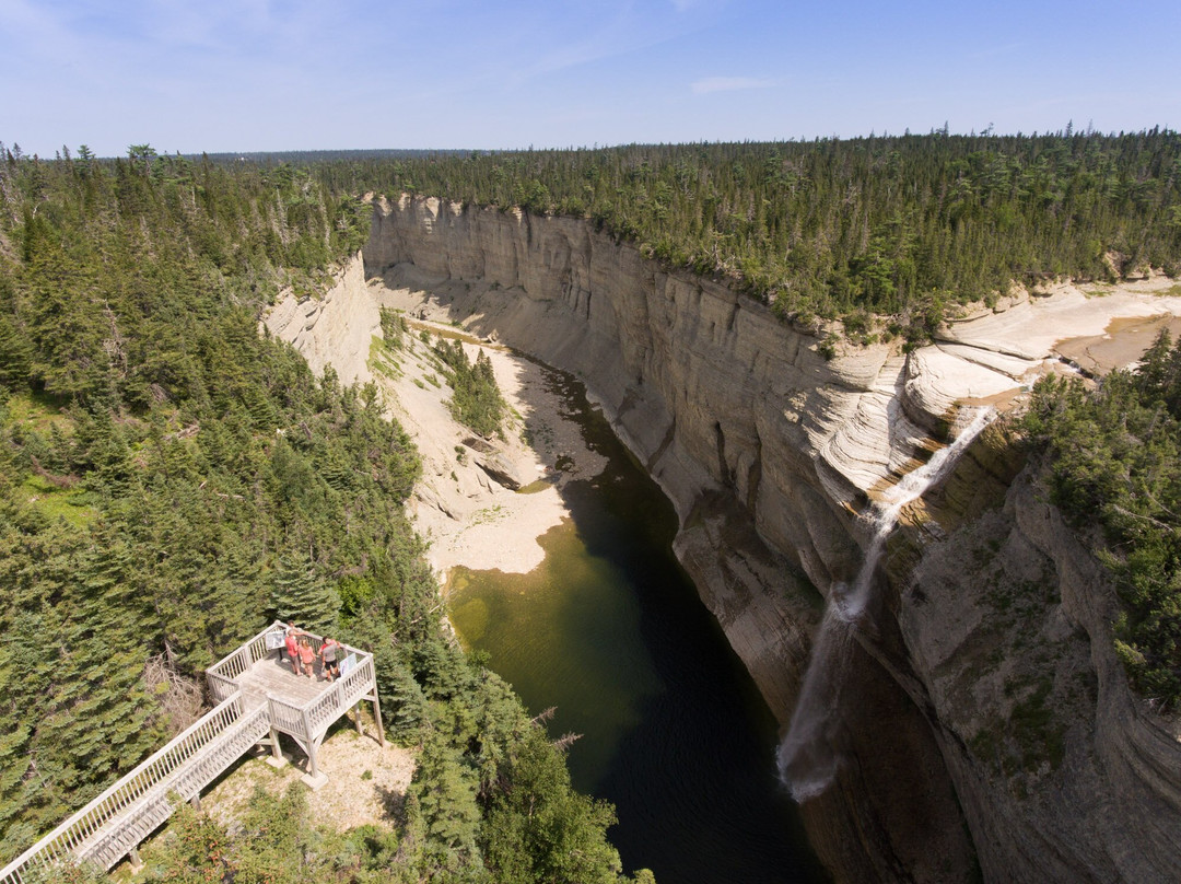 Auberge Port-Menier主图