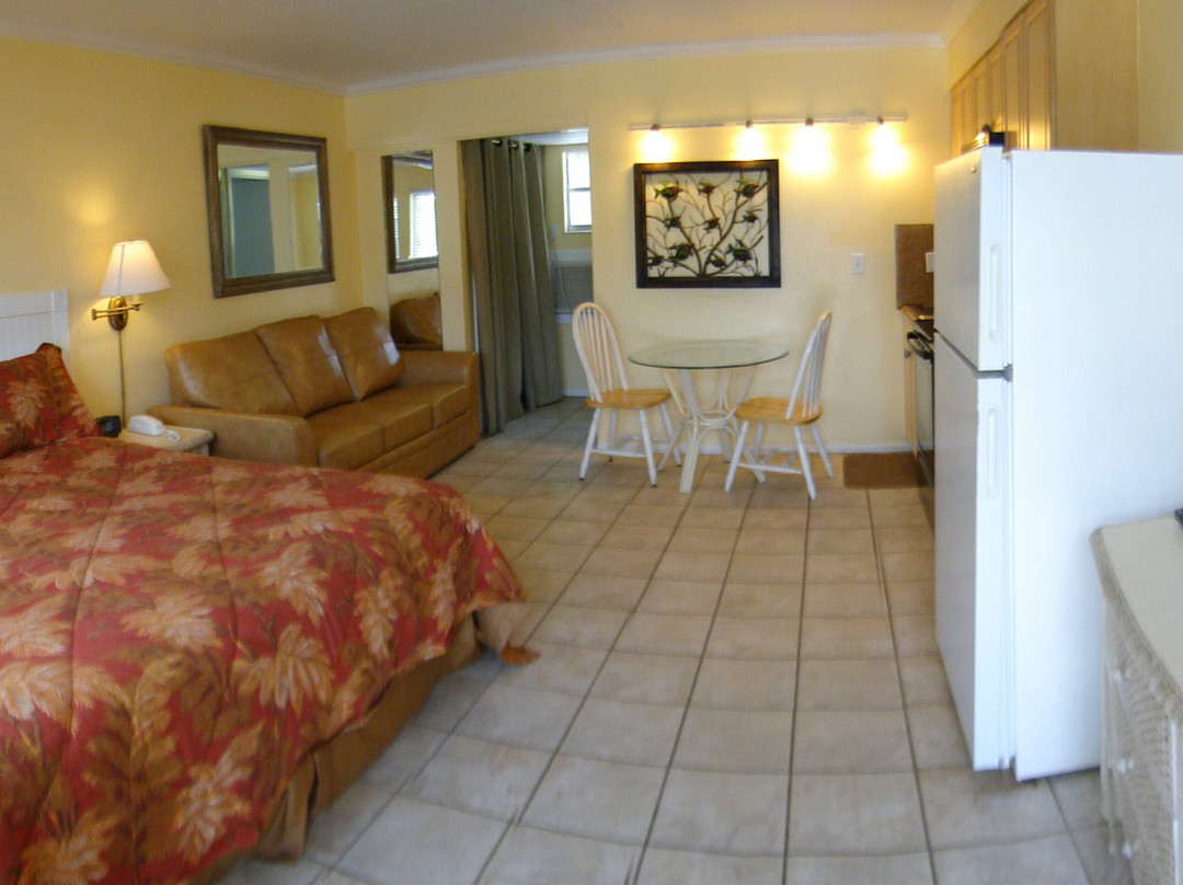 Tropical Breeze Beach Club主图