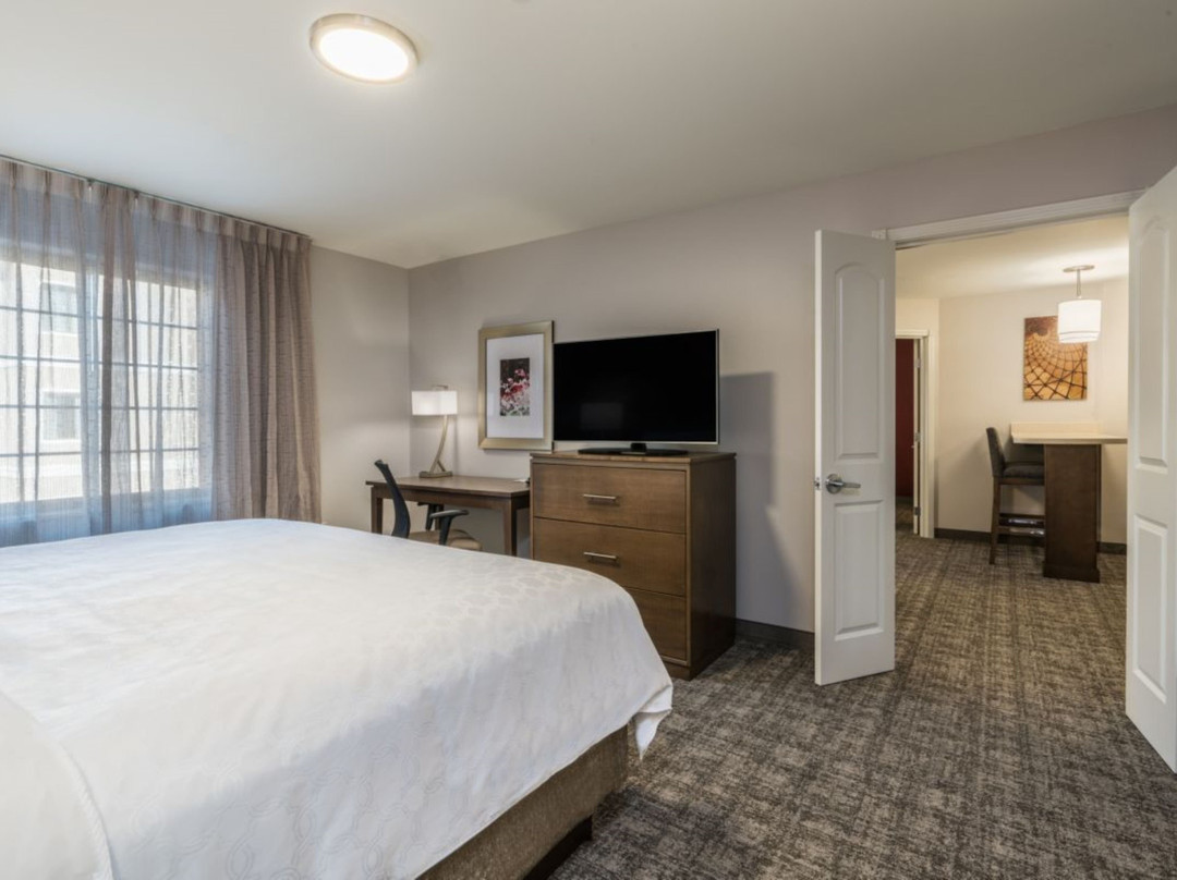 Staybridge Suites Bismarck By IHG主图