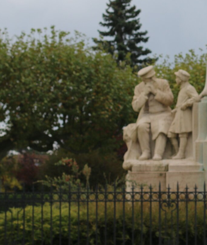 Monument À Henri Schneider景点图片
