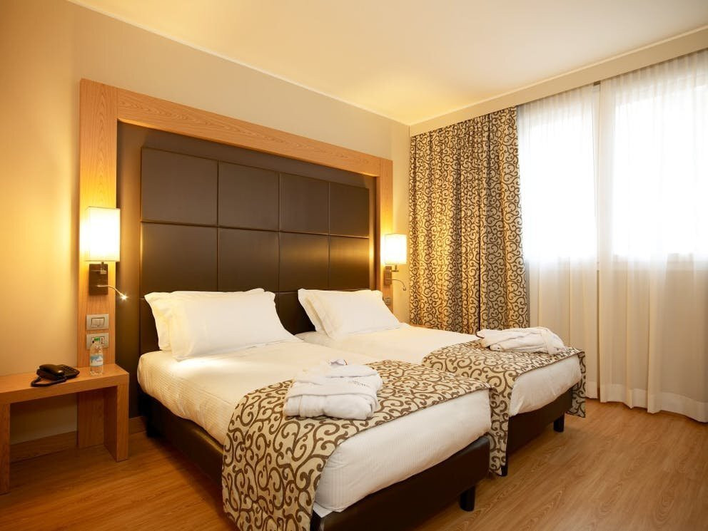 维吉尼亚皇宫酒店主图