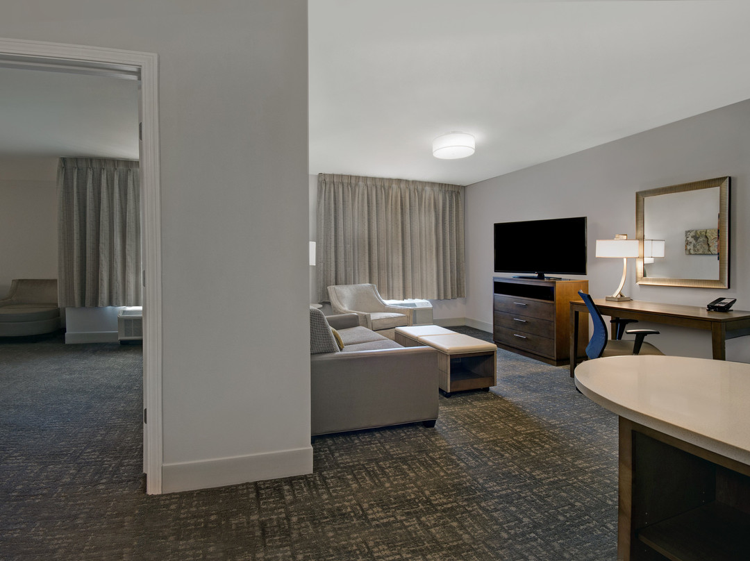 底特律地区斯特灵海茨Staybridge Suites主图