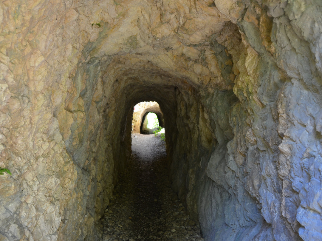 Rock Tunnels景点图片