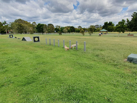 Frascott Small Dog Fenced Agility Dog Park-Varsity Lakes必去景点