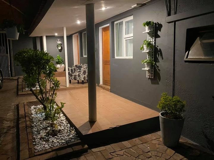 马里昂洛奇酒店主图