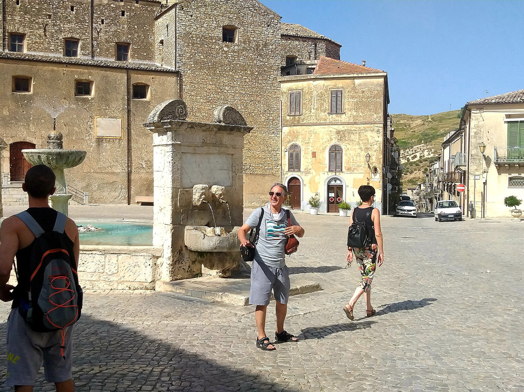 Fontana di Piazza Umberto I景点图片