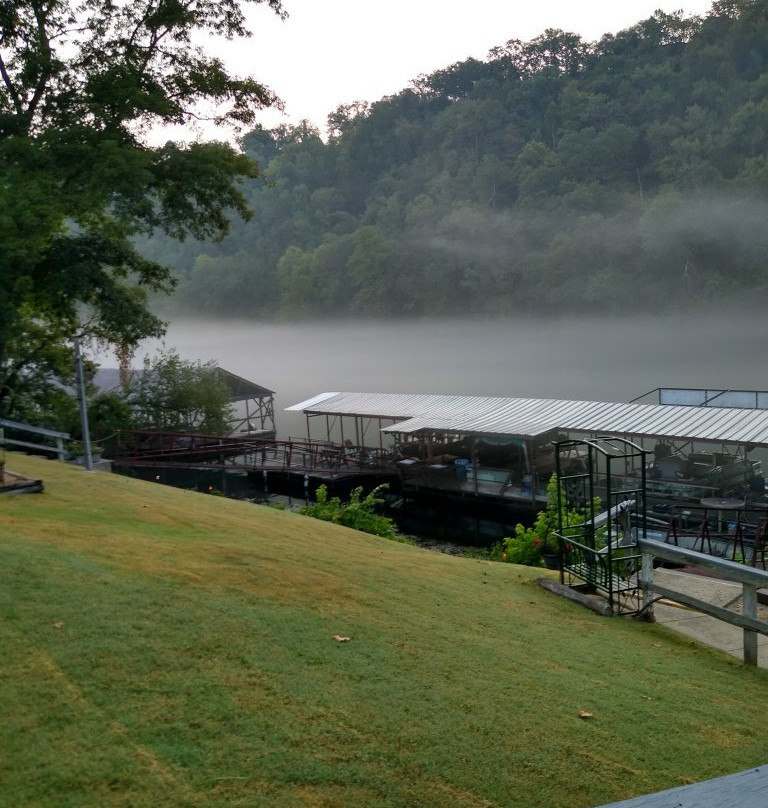 Ozark Trout Resort主图