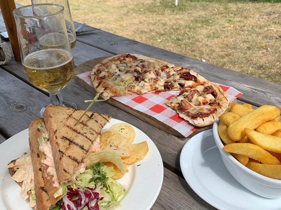 偷猎者旅馆主图