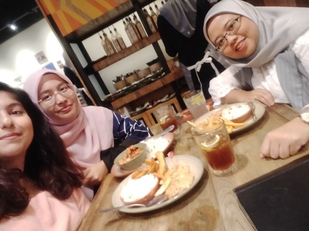 皇后湾广场-峇六拜必去景点